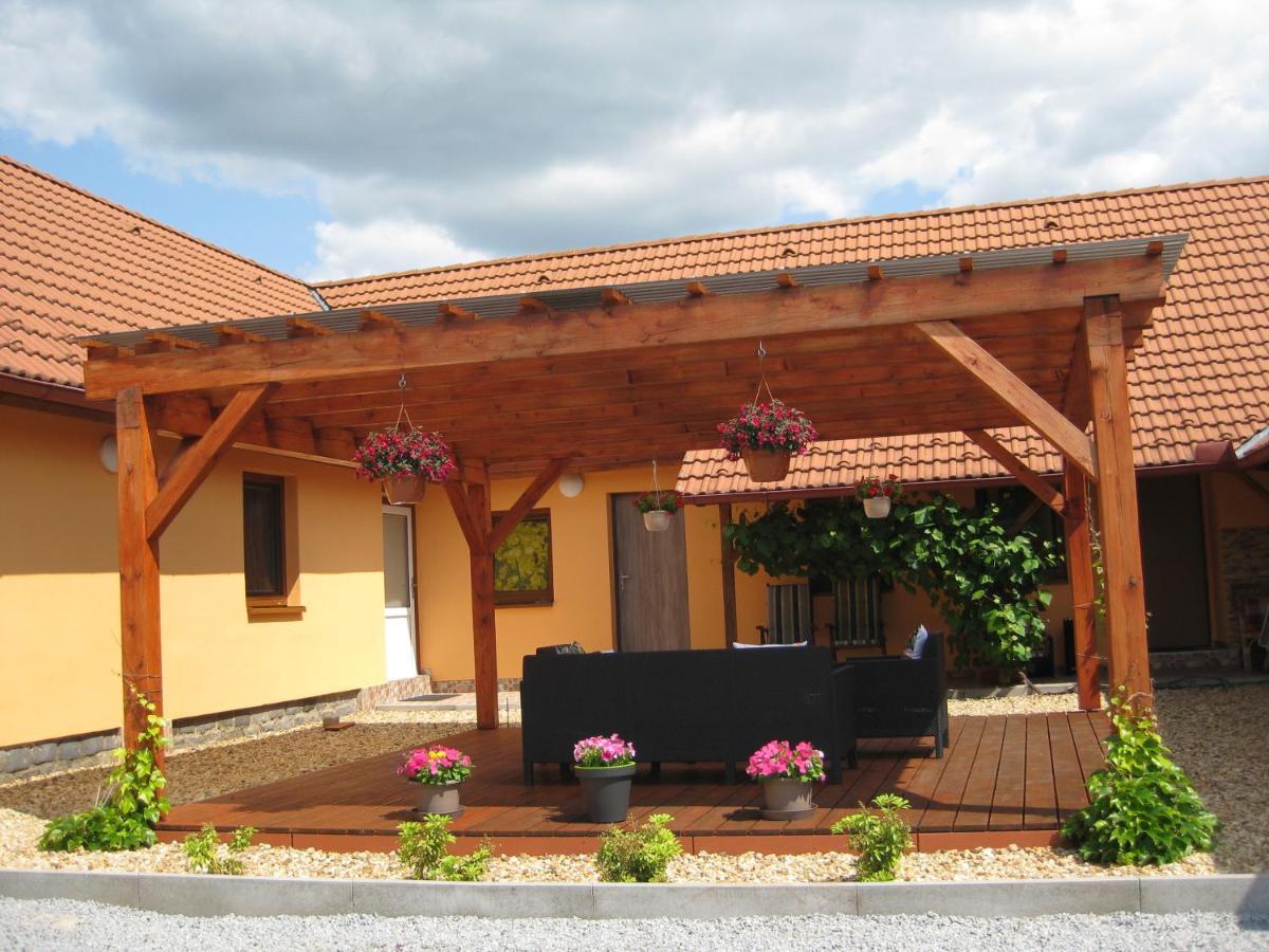 Apartmany Vcelka Hranice u Novych Hradu Exterior foto