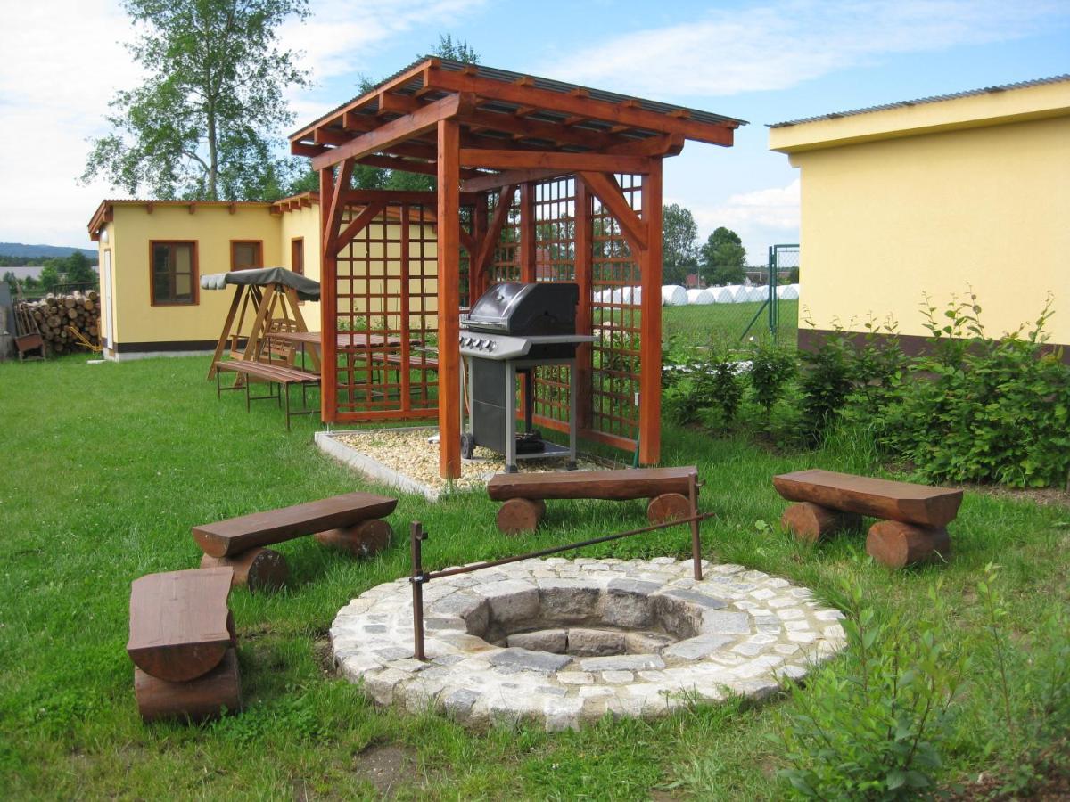 Apartmany Vcelka Hranice u Novych Hradu Exterior foto