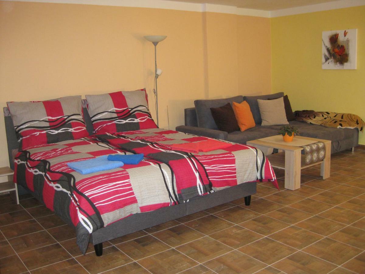 Apartmany Vcelka Hranice u Novych Hradu Exterior foto