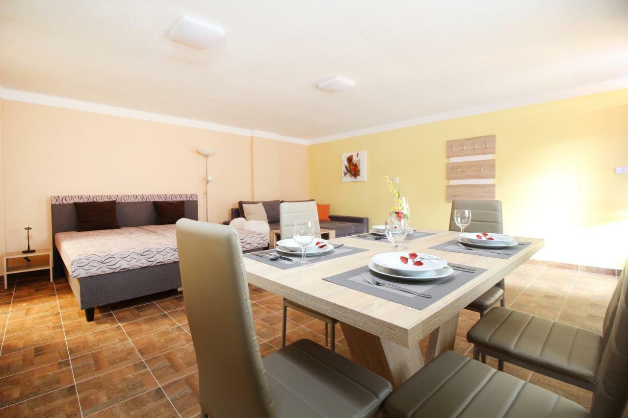 Apartmany Vcelka Hranice u Novych Hradu Exterior foto